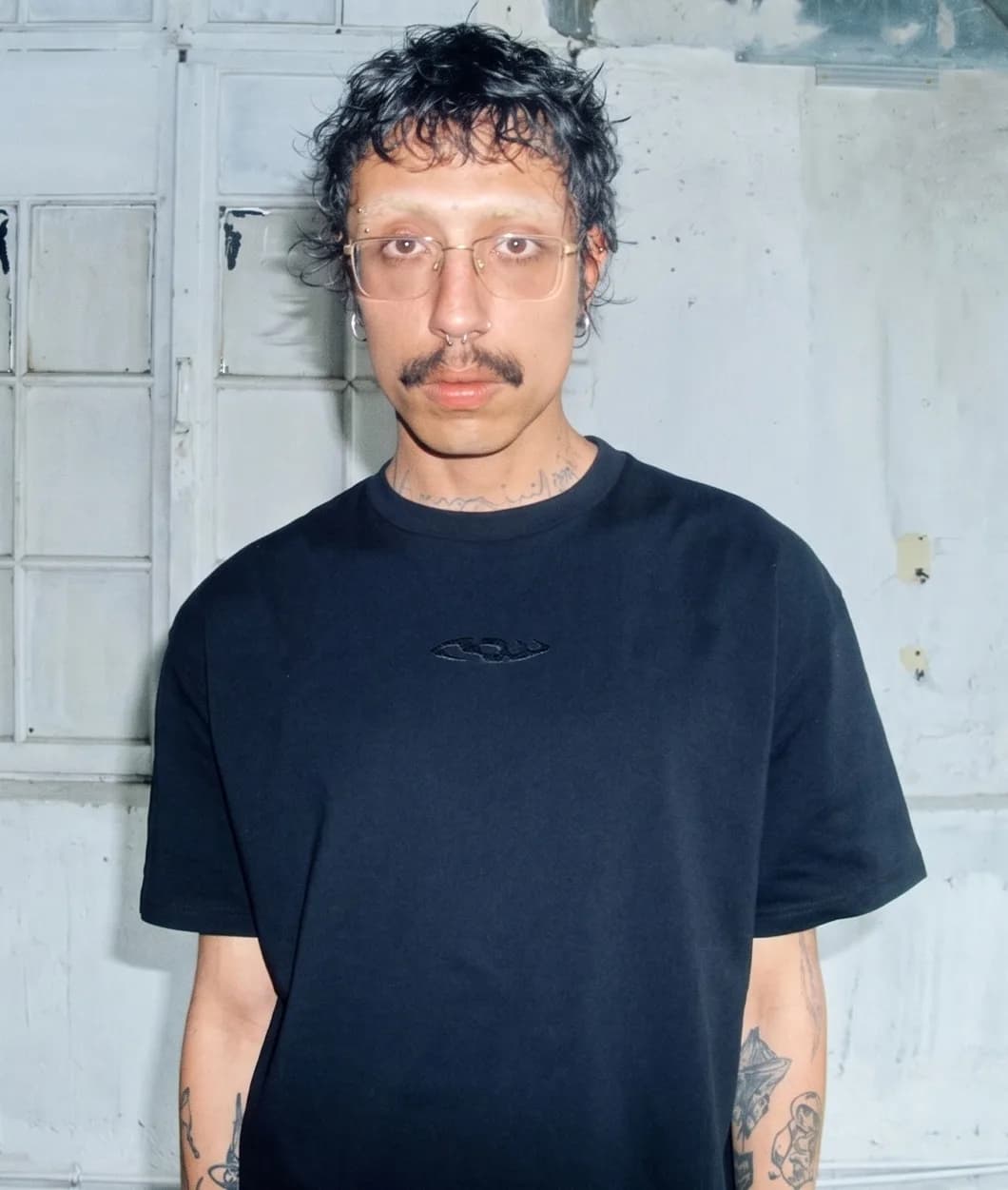 Black embroidered T-shirt • RAW